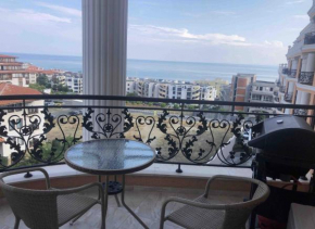 Amazing apartment facing the sea